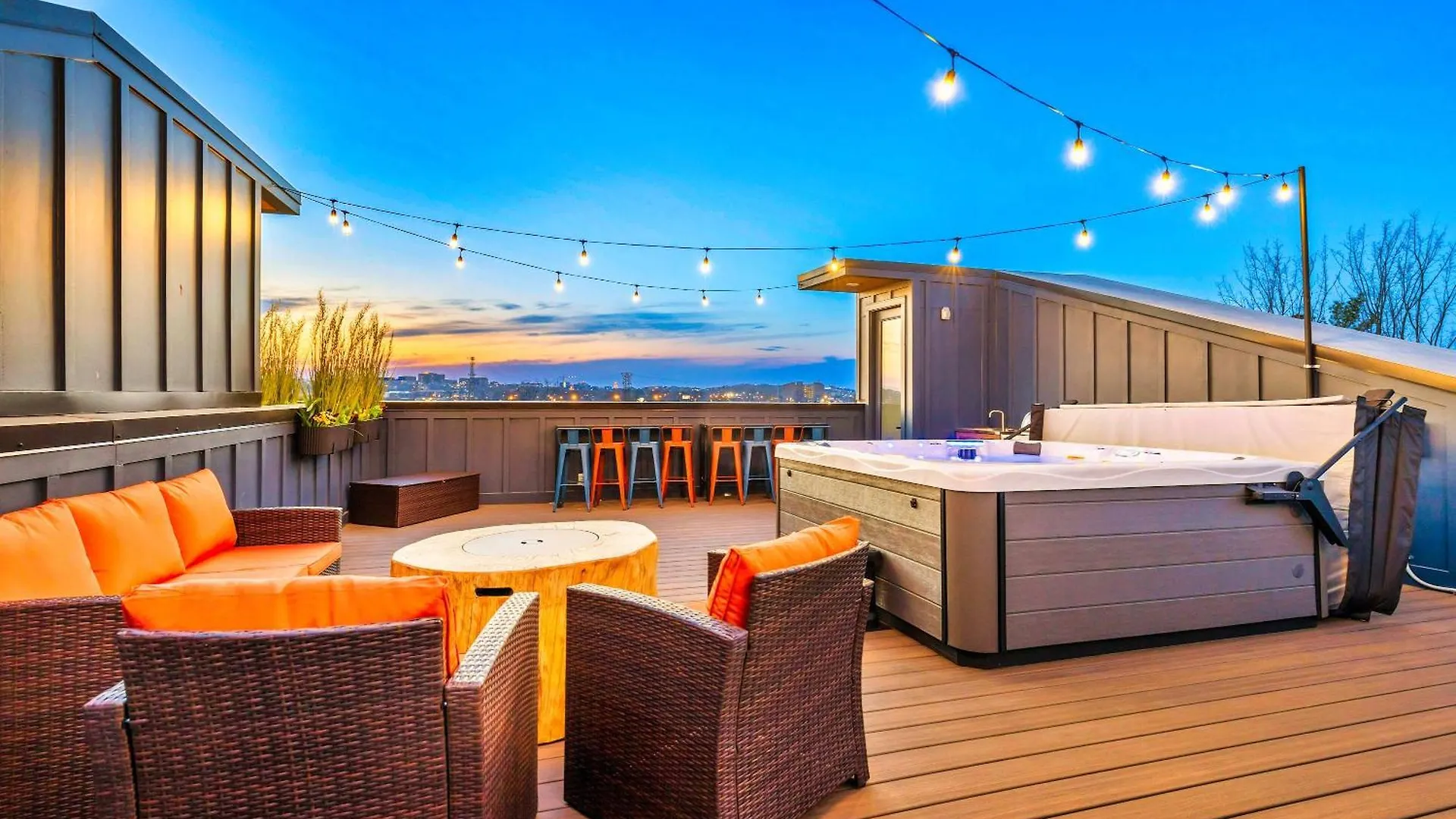 Casa vacanze Rooftop Hot Tub Game Room Barrel Sauna Nashville