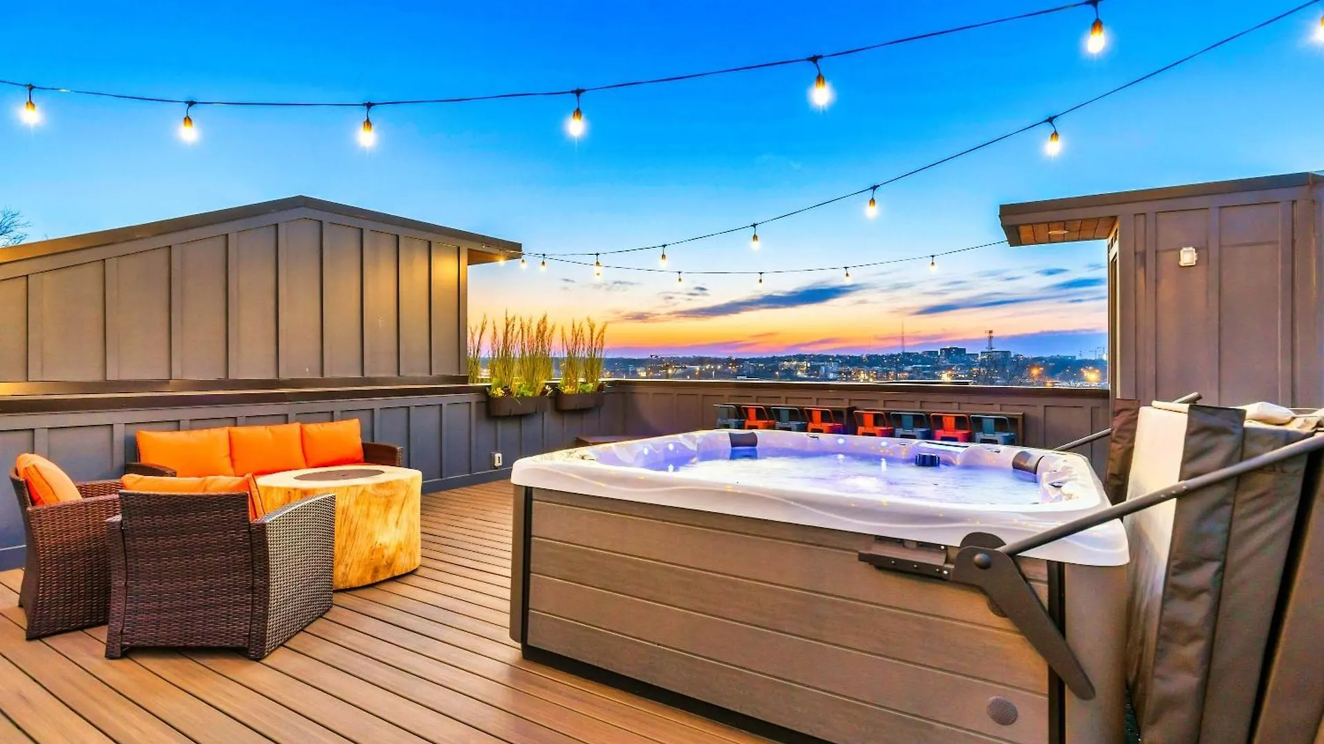 Rooftop Hot Tub Game Room Barrel Sauna Nashville 0*,
