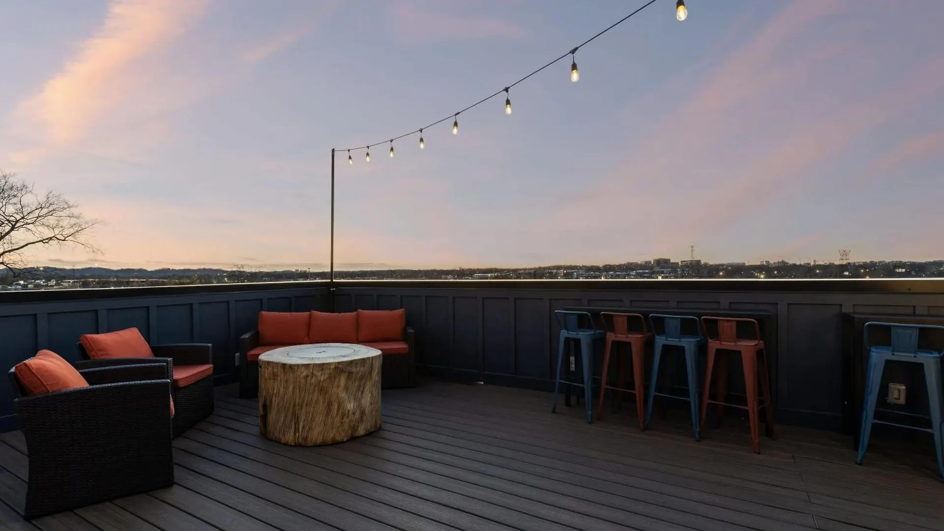 Rooftop Hot Tub Game Room Barrel Sauna Nashville 0*,  Stati Uniti
